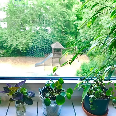 Alt Treptow Fashion Hq * Berlín